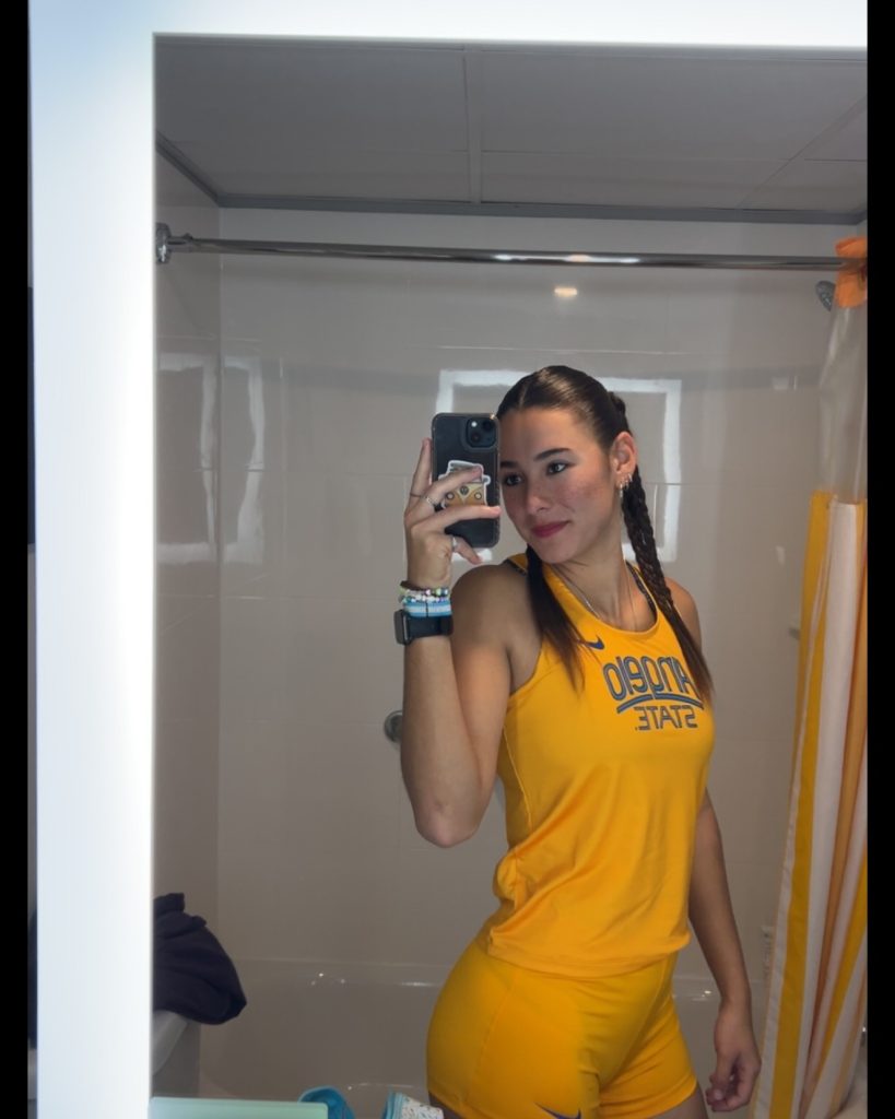 Abril Okon - Argentina