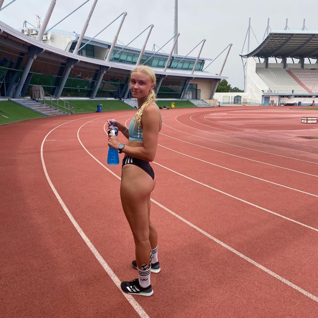 Roosa Toivonen - Finland