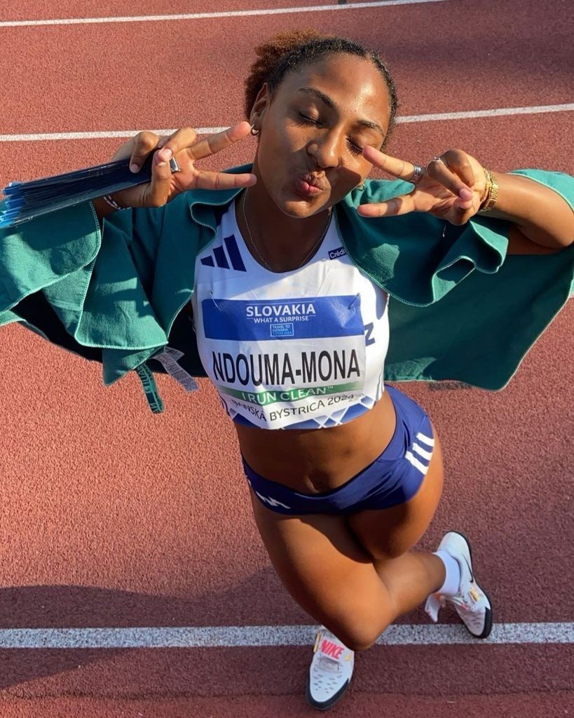 Zola Ndouma Mona - France