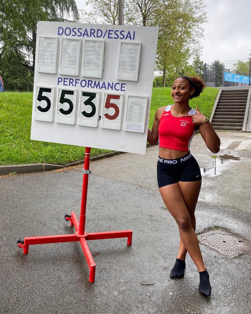Zola Ndouma Mona - France