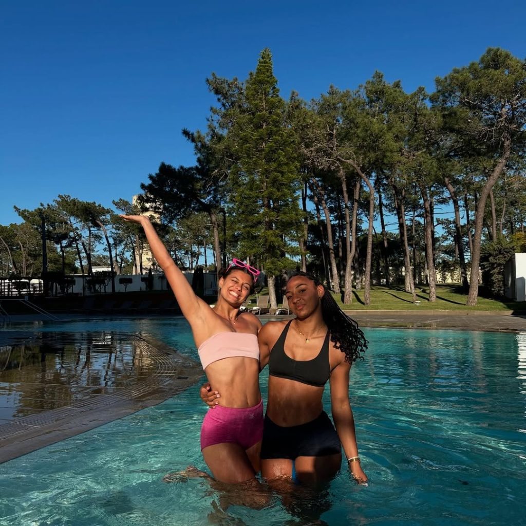 Zola Ndouma Mona - France